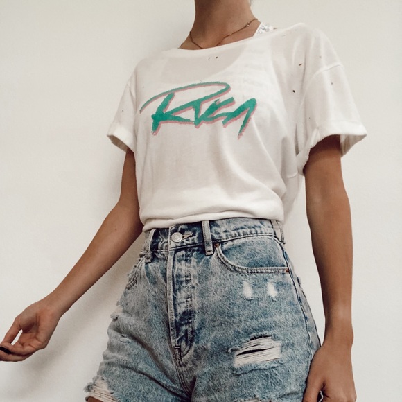 rvca tee🦋 - Picture 1 of 3
